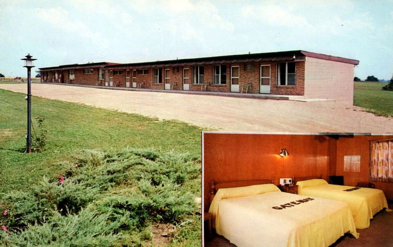 Gateway Motel - Vintage Postcard (newer photo)